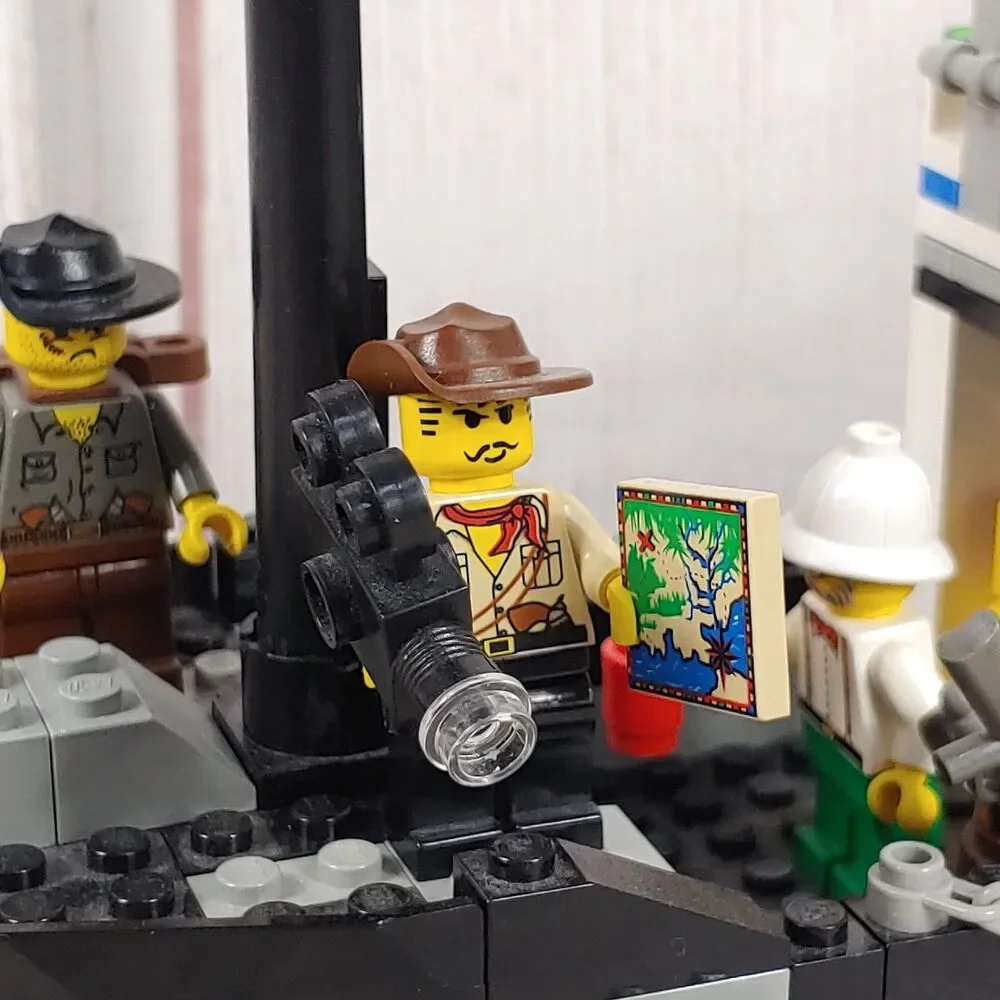 99% Complete - LEGO Adventurers: Jungle: River Expedition Set 5976 - FEW Missing
